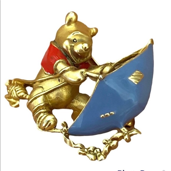 Rare COLLECTIBLE WINNIE THE POOH DISNEY BROOCH